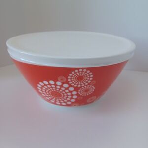 Vintage Charm Inspired by Pyrex Tickled Pink‎ 10 Cup Mixing Bowl With Lid EUC